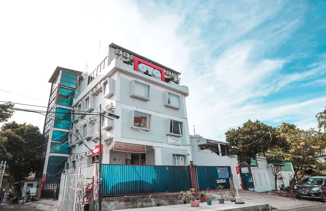 OYO 208 G House Near RS Siloam Pasar Baru-1